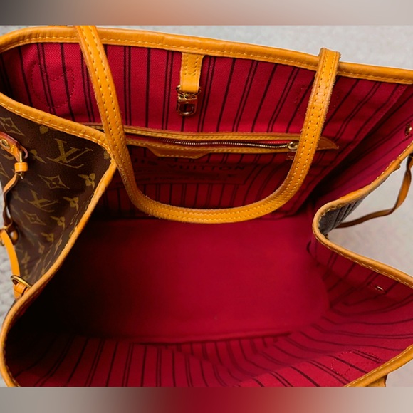 Louis Vuitton - Picture 4 of 7